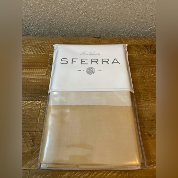 SFERRA Larro Standard Pillowcases GOLD - Picture 2 of 6